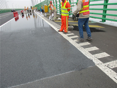 2015年杭州湾跨海大桥钢桥面铺装专项维修工程顺利完工